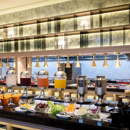 Cuncyue Hot Spring Resort Luodong Bagian luar foto The buffet at the hotel
