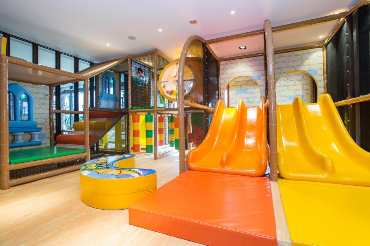 Cuncyue Hot Spring Resort Luodong Bagian luar foto The children's play area