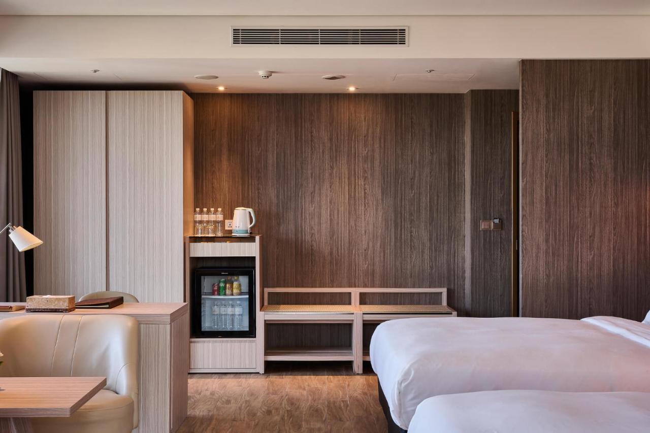 Cuncyue Hot Spring Resort Luodong Bagian luar foto A room at the hotel