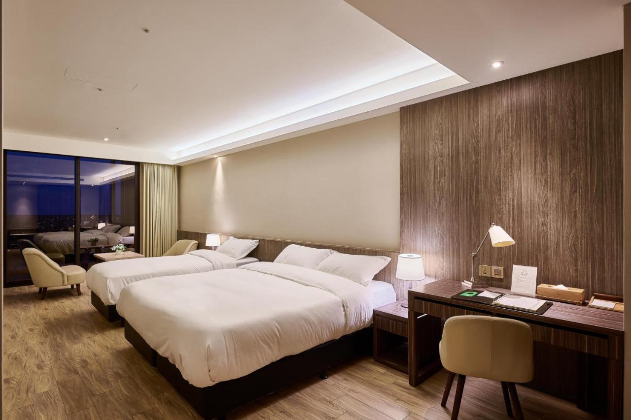 Cuncyue Hot Spring Resort Luodong Bagian luar foto Deluxe Room