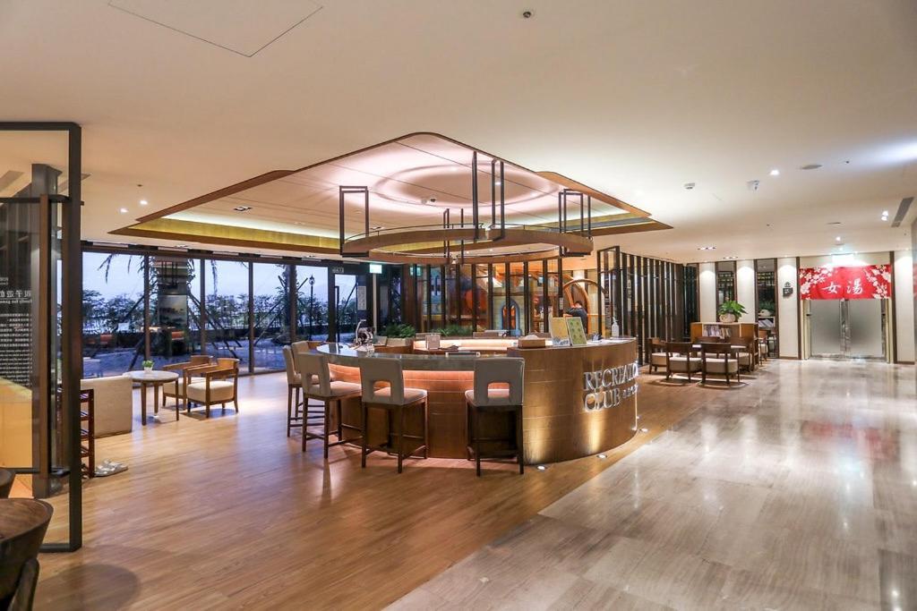 Cuncyue Hot Spring Resort Luodong Bagian luar foto The lounge at the airport
