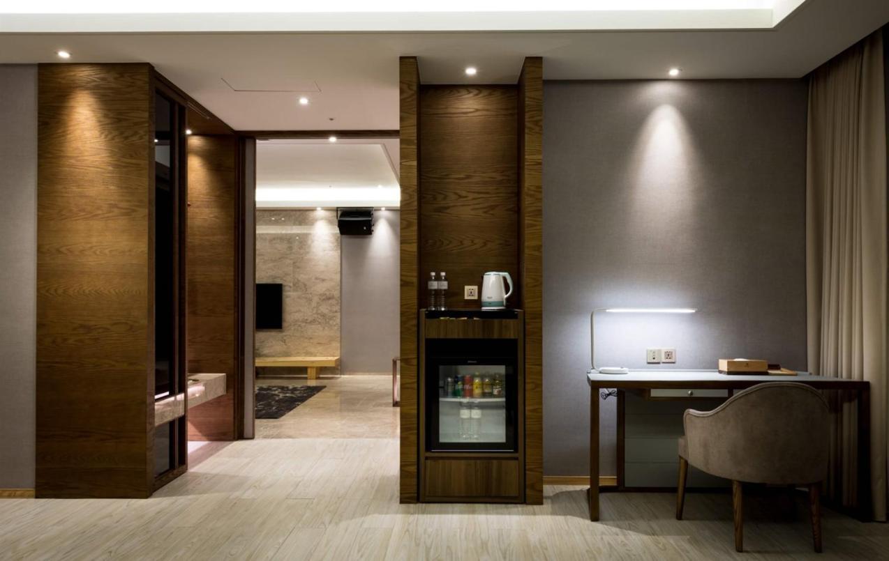 Cuncyue Hot Spring Resort Luodong Ruang foto A room at the hotel