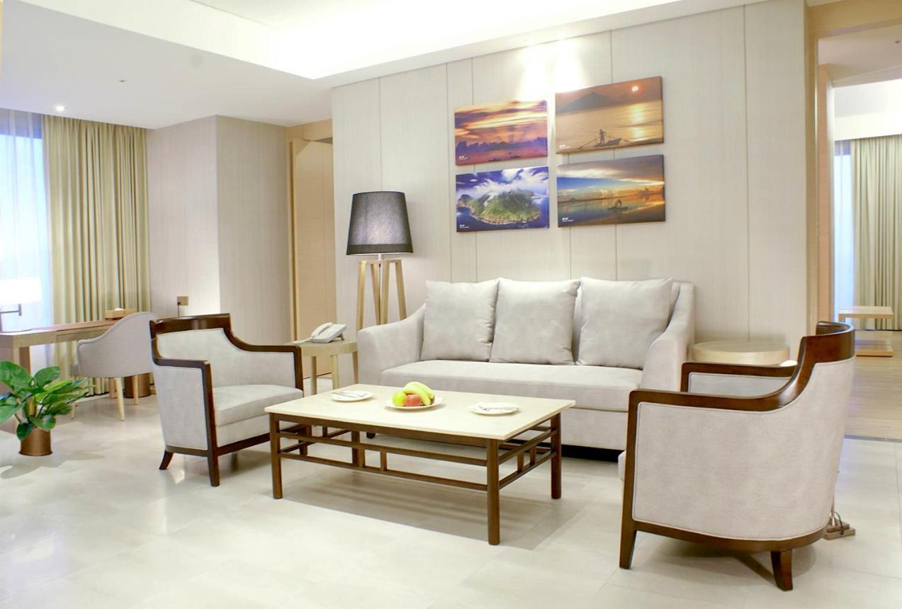 Cuncyue Hot Spring Resort Luodong Ruang foto A living room