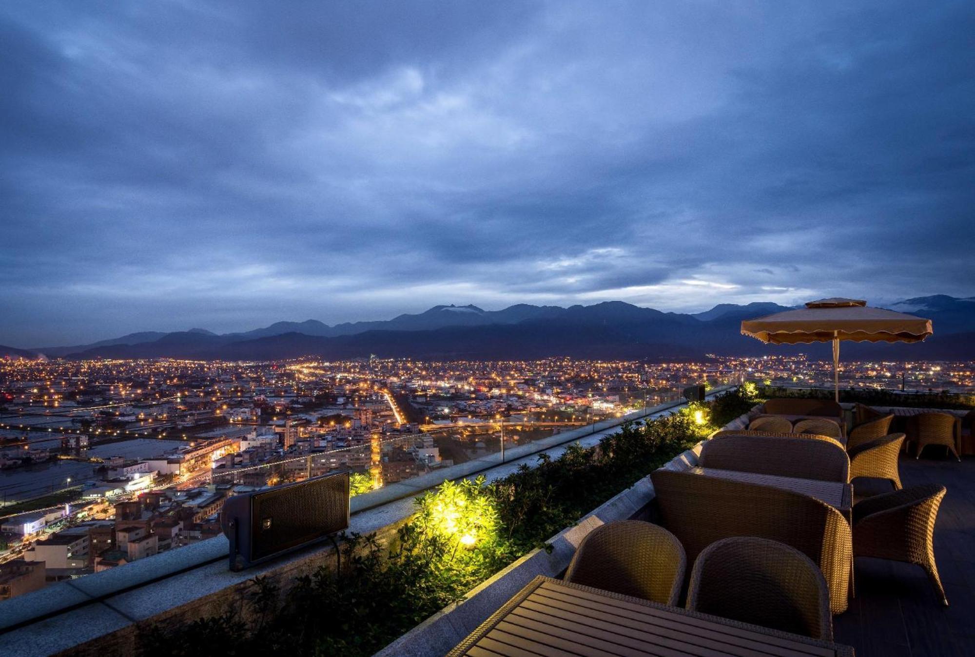 Cuncyue Hot Spring Resort Luodong Bagian luar foto View from the hotel