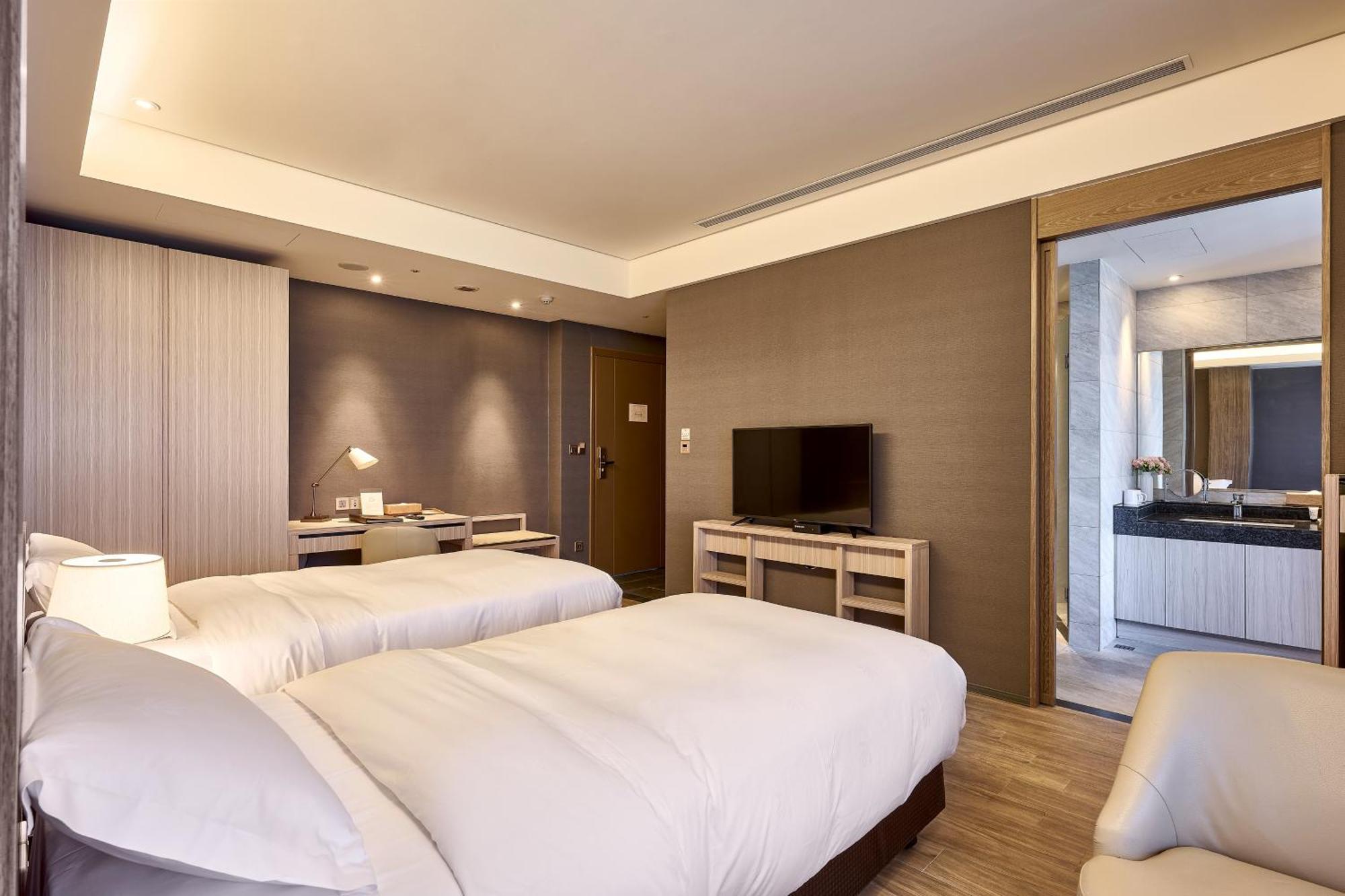 Cuncyue Hot Spring Resort Luodong Ruang foto Deluxe Twin Room