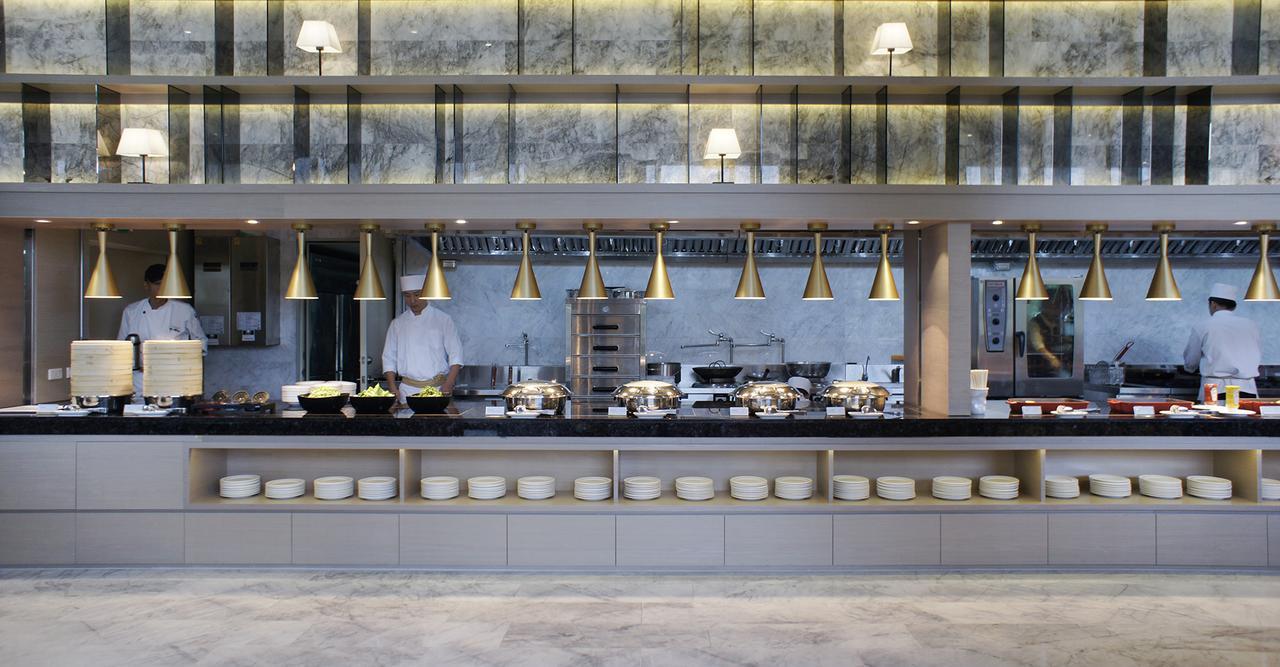 Cuncyue Hot Spring Resort Luodong Bagian luar foto The kitchen at the restaurant