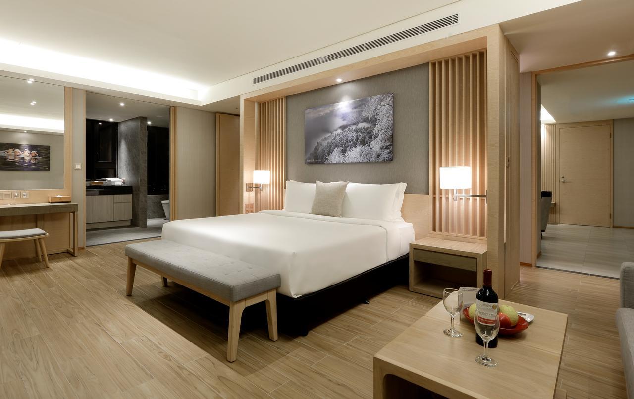 Cuncyue Hot Spring Resort Luodong Bagian luar foto Deluxe Suite